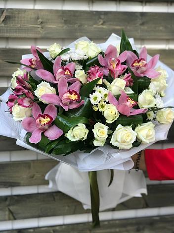 Букет цветов из: Розы и Хризантемы в Янталь