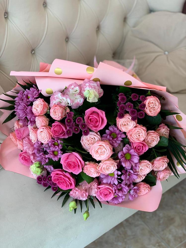 Букет цветов из: Хризантемы, Розы и Лизиантусы в Янталь