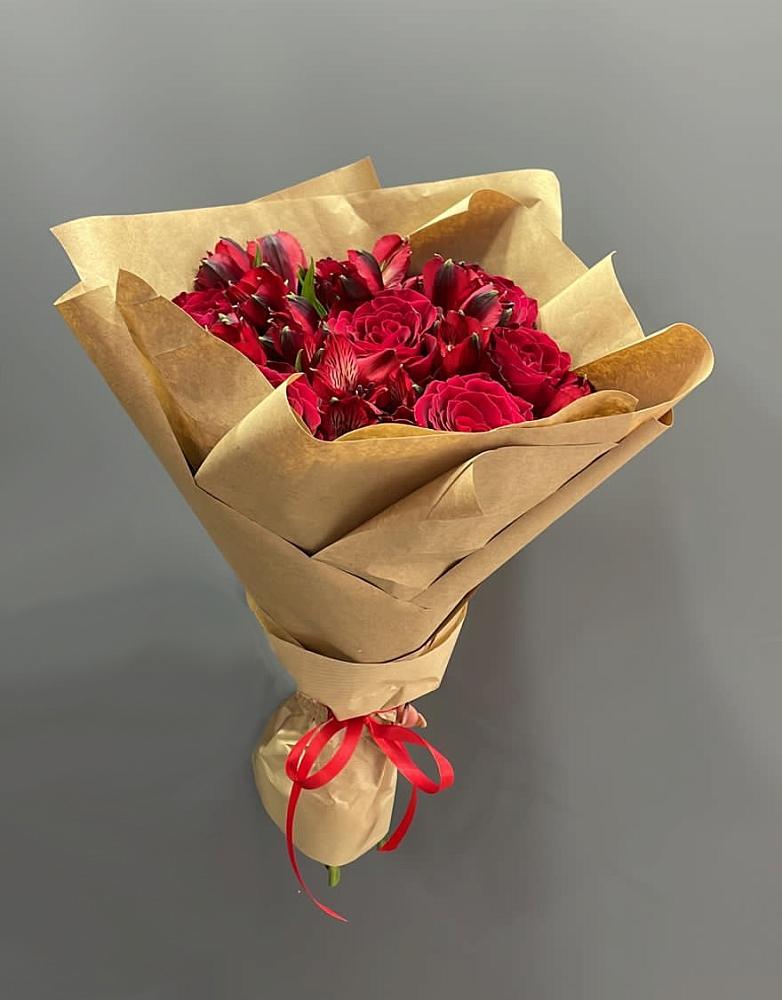 Букет цветов из: Альстромерии и Розы в Янталь