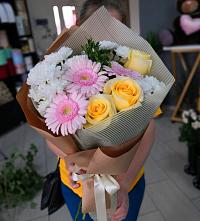 Букет цветов из:  Герберы, Розы и Хризантемы в Янталь