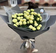 Букет Белые кустовые розы Солинеро в Янталь