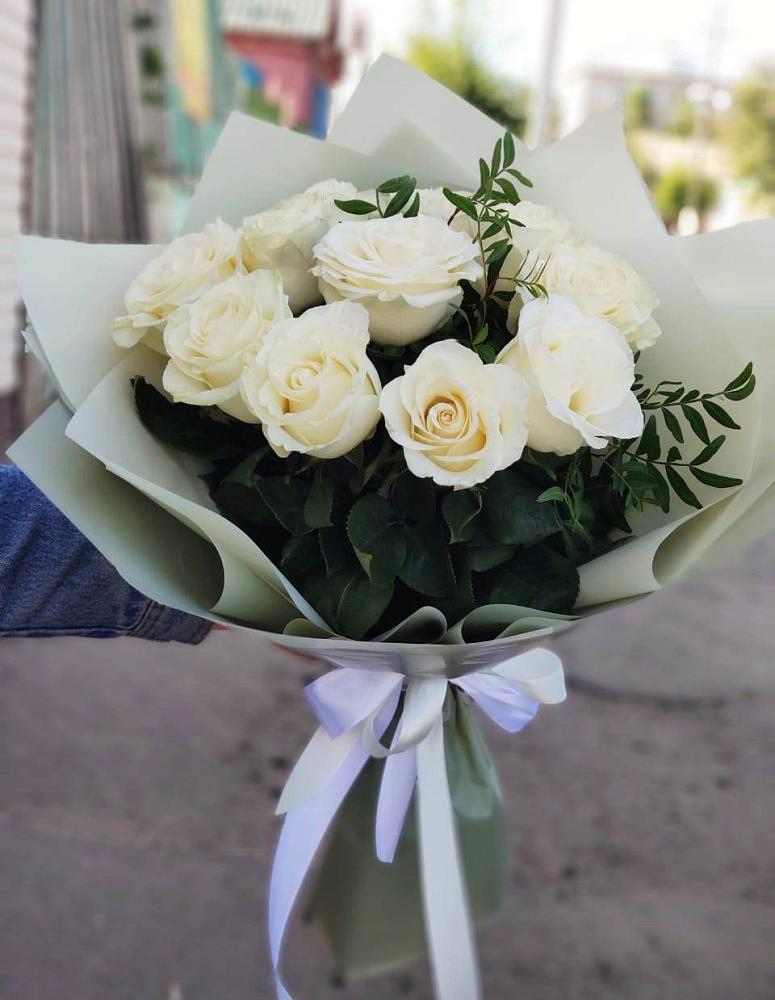 Букет Белые розы Проуд в Янталь