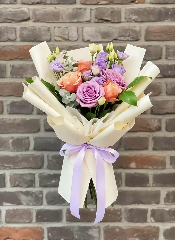 Букет цветов из: Лизиантусы и Розы в Янталь