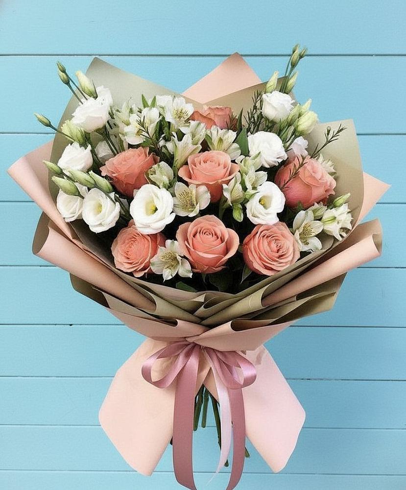 Букет цветов из: Розы, Альстромерии и Лизиантусы в Янталь