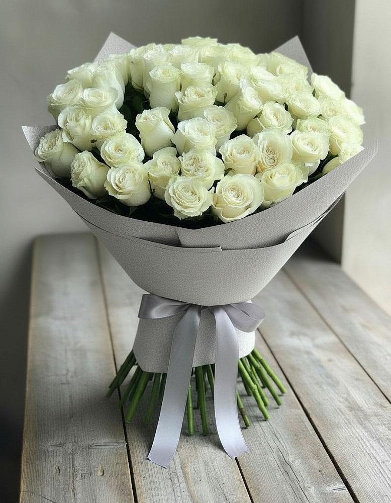Букет 35 Белых роз в Янталь