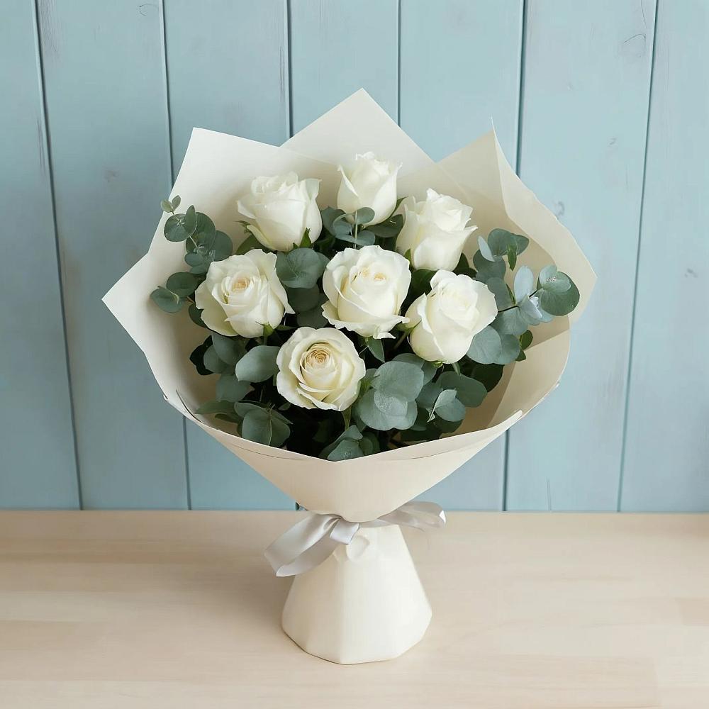 Букет Белые розы в Эвкалипте в Янталь