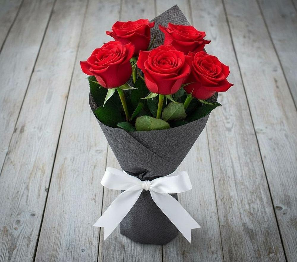 Букет 5 Красных роз Эдлесс Лав в Янталь