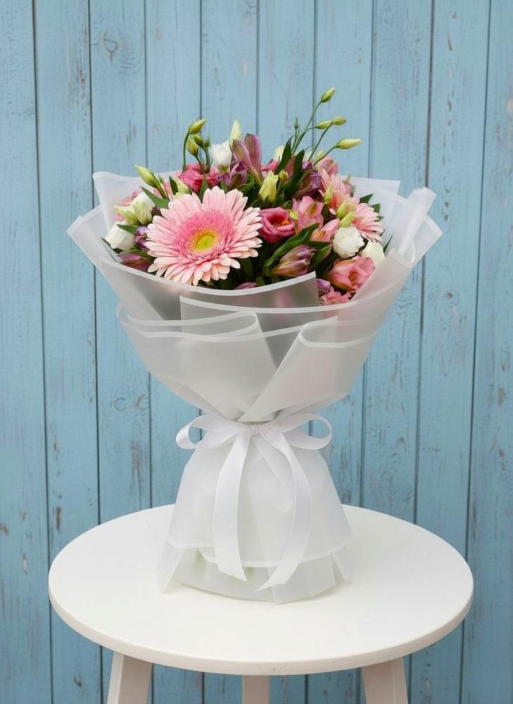 Букет цветов из: Герберы, Альстромерии и Лизиантусы в Янталь