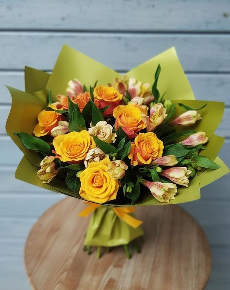 Букет цветов из: Альстромерии и Розы в Янталь