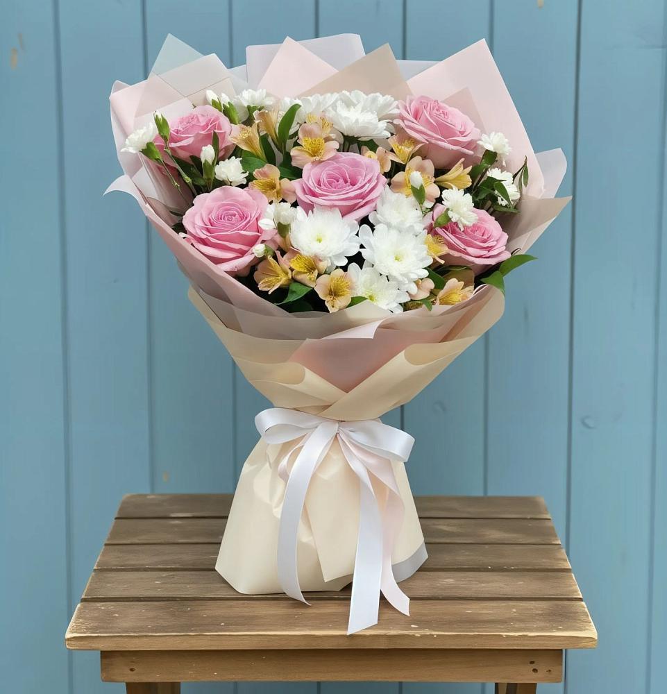 Букет цветов из: Гвоздики, Орхидеи и Розы в Янталь