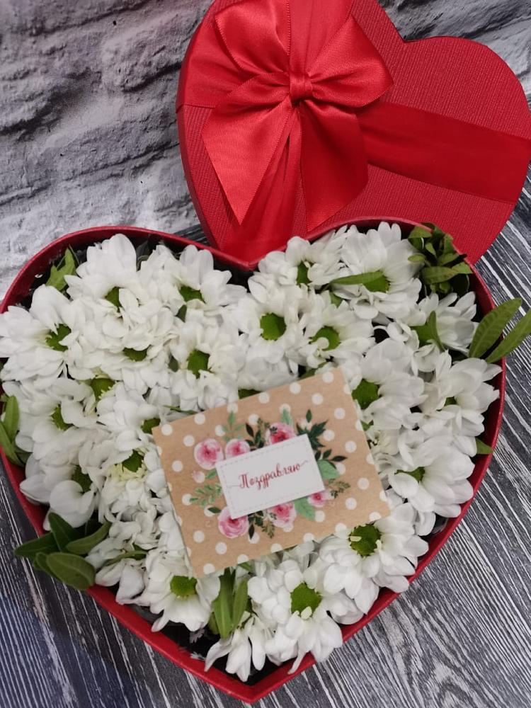 Цветочная композиция из Хризантемы в виде сердца в Янталь