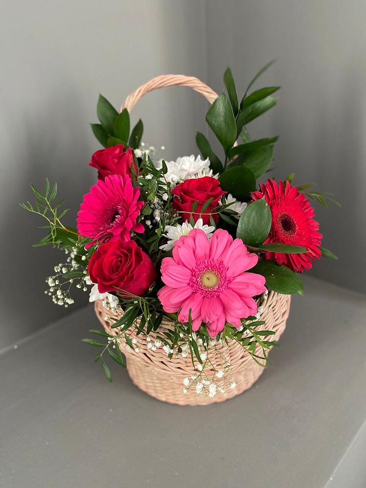Цветочная композиция из Розы, Хризантемы и Герберы в корзине в Янталь