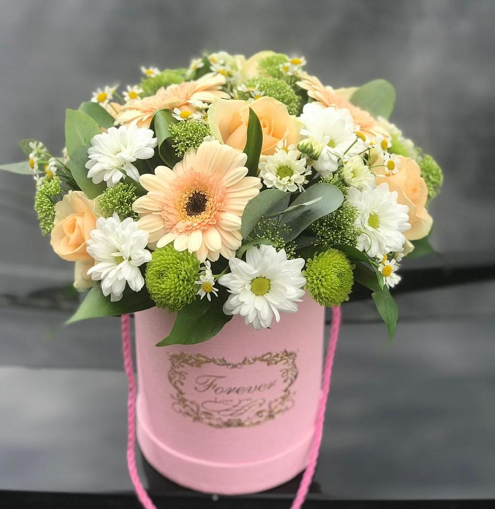 Цветочная композиция из Розы, Герберы и Хризантемы в шляпной коробке в Янталь