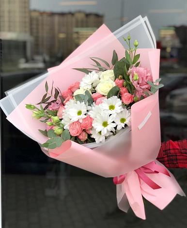Букет цветов из: Розы, Лизиантусы и Хризантемы в Янталь