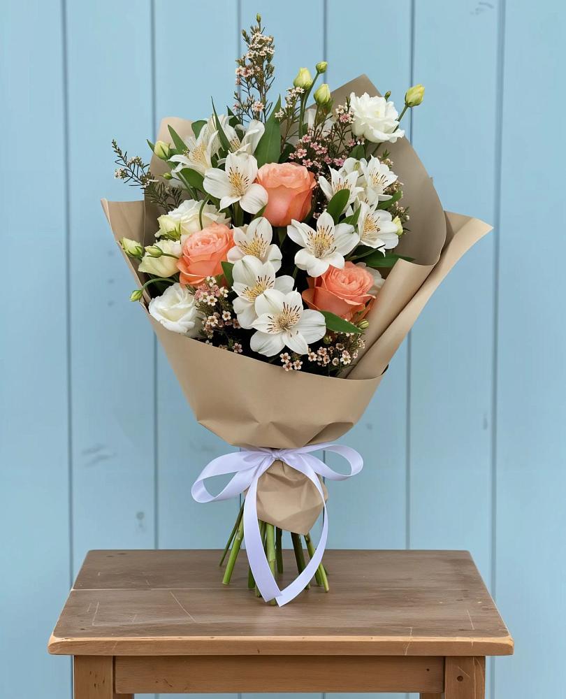 Букет цветов из: Альстромерии, Лизиантусы, Розы и Хризантемы в Янталь