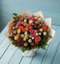 Букет Микс из разноцветных кустовых роз в Янталь